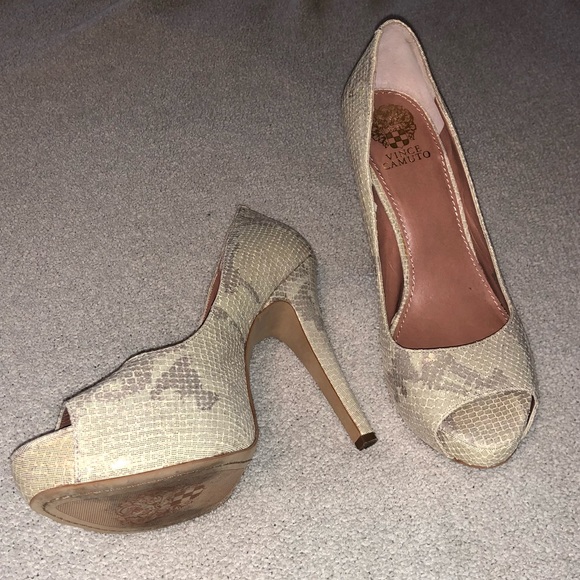 Vince Camuto iridescent snakeskin platform heel - Picture 2 of 7